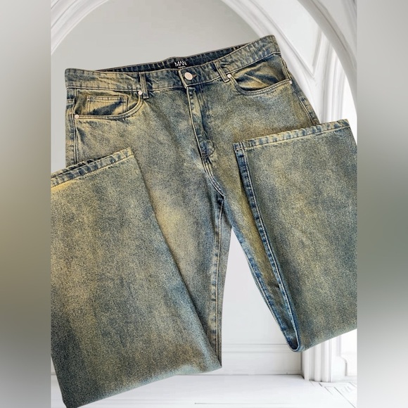 MAN. Boohoo man Straight-Leg Jeans with Vintage Wash - Picture 1 of 6